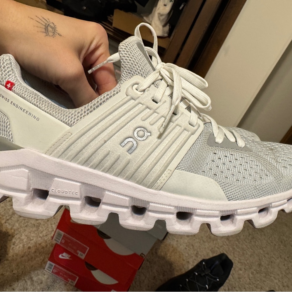 On Running Cloudswift Sneakers in Glacier White